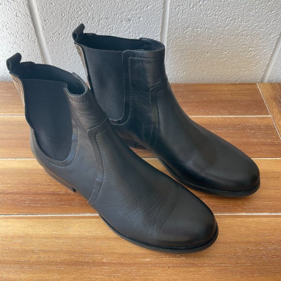 Max Studio Gwyne Chelsea Boot in Black - Picture 5 of 9